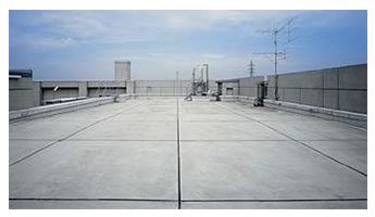 屋上の雨漏りを防ぐアスファルト防水と劣化早期発見の必要性 - 関防協 