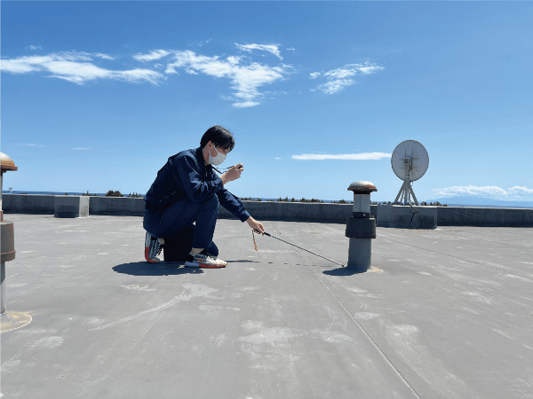 ウレタン防水の膨れを発見したら、まずは専門家へ相談｜関東防水管理事業協同組合事務局